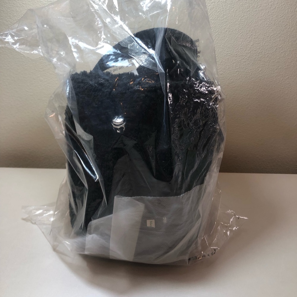 Lululemon Crossbody Fleece Bucket Bag (NWT, Black)